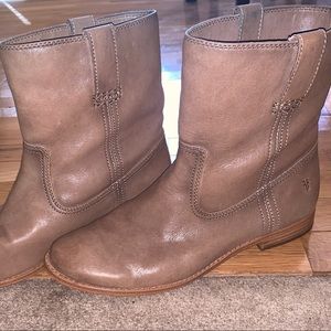 Frye Anna shortie boots in tan size 9m